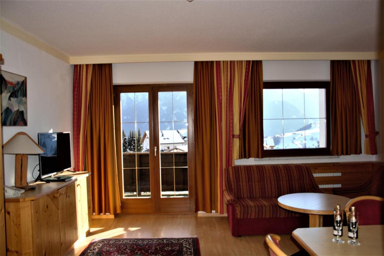 Hotel Am Roemerweg フィス エクステリア 写真