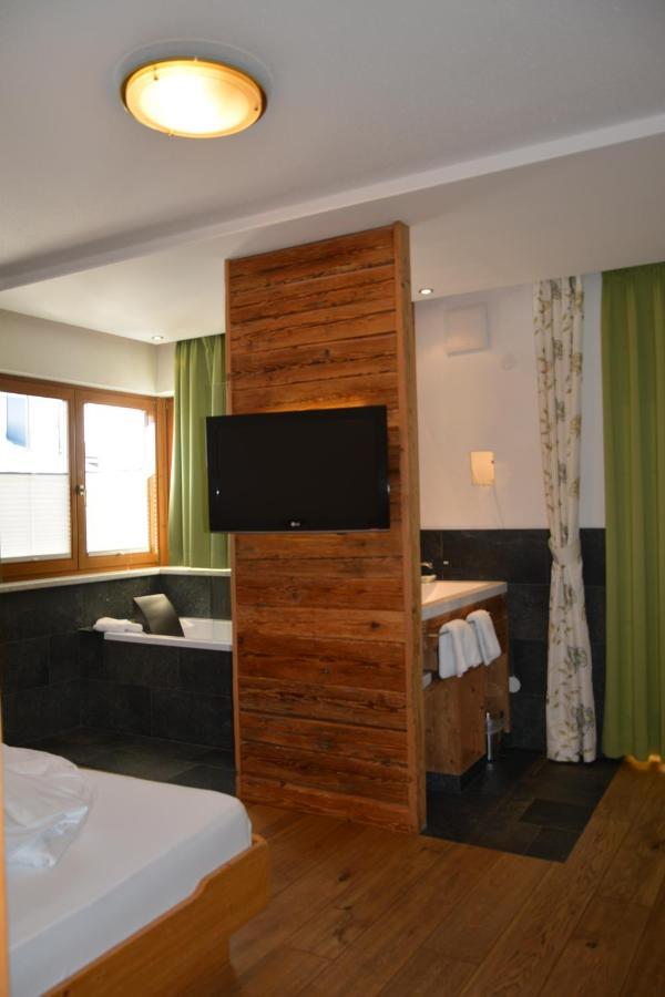 Hotel Am Roemerweg フィス エクステリア 写真