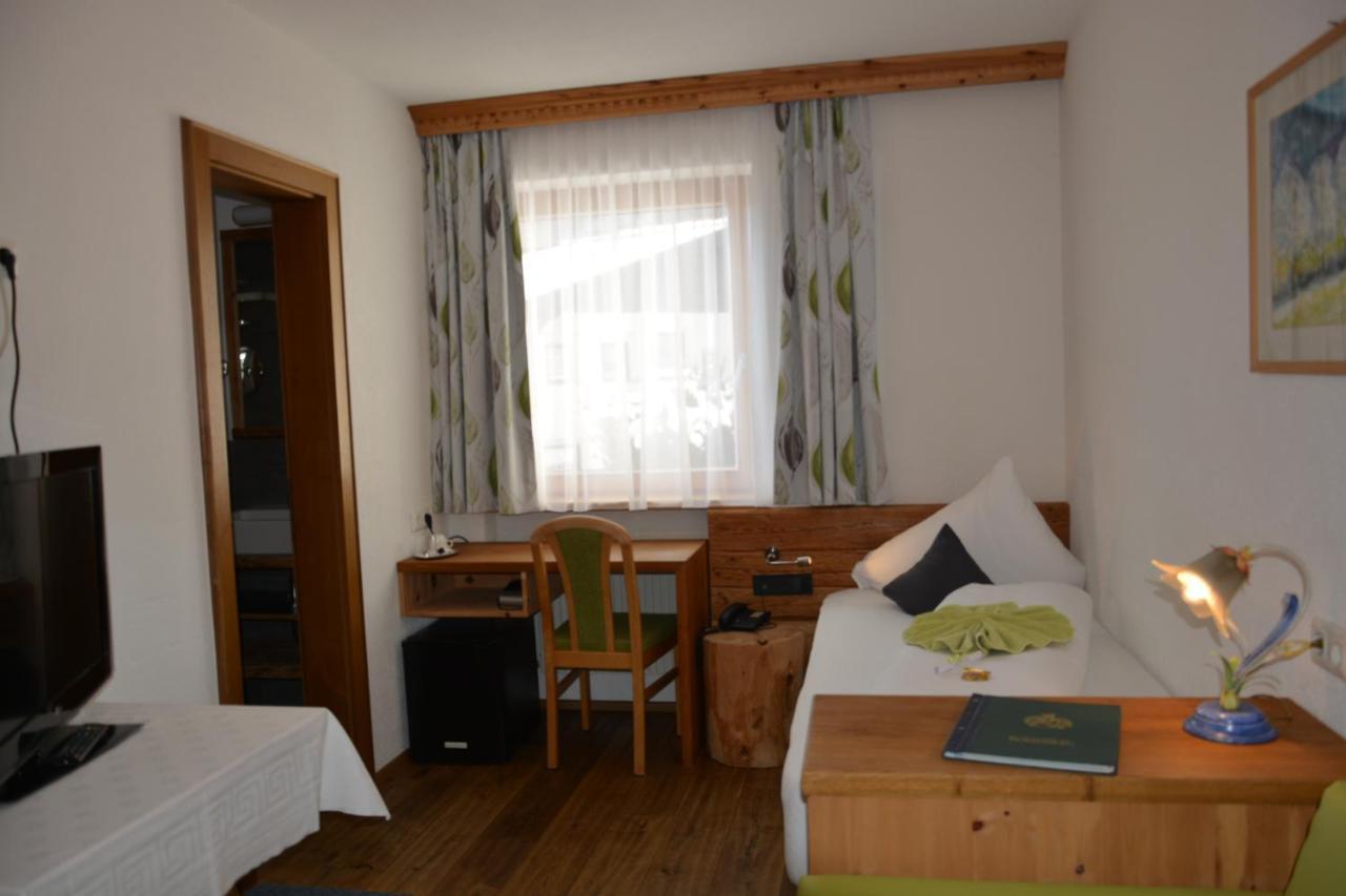 Hotel Am Roemerweg フィス エクステリア 写真