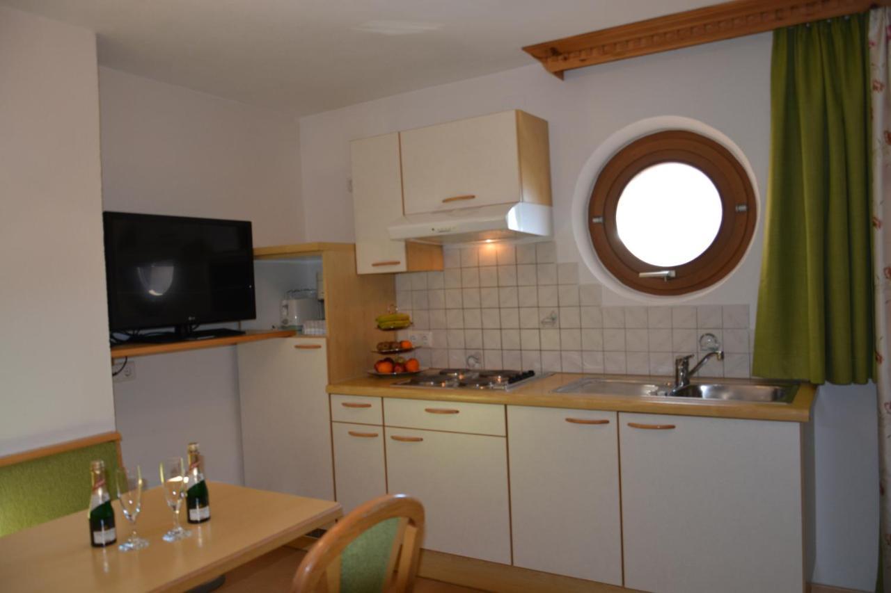 Hotel Am Roemerweg フィス エクステリア 写真