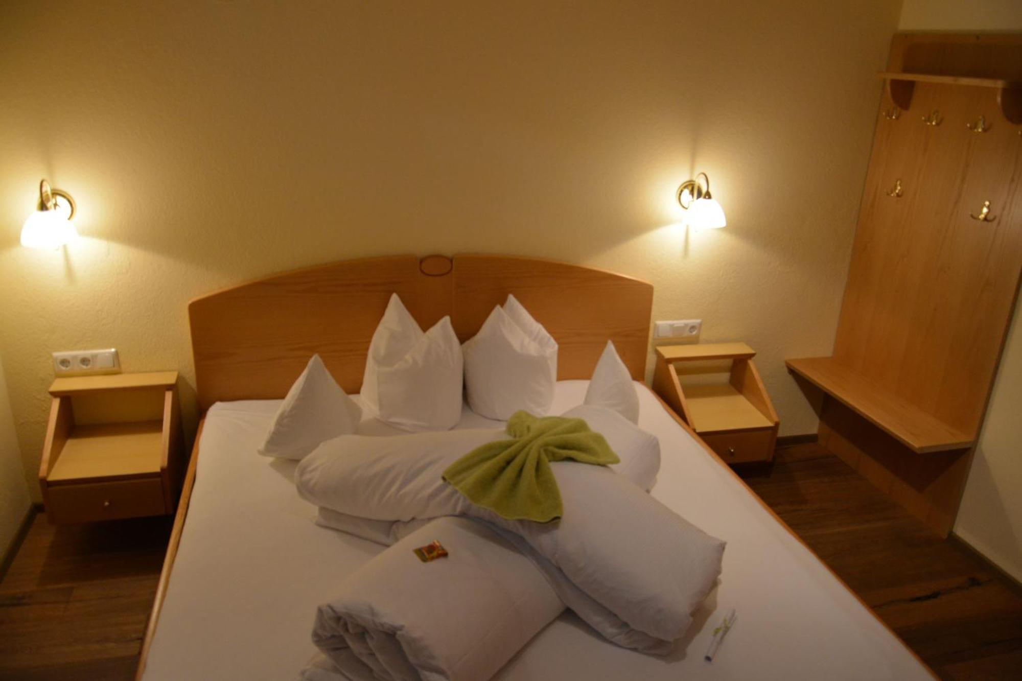 Hotel Am Roemerweg フィス エクステリア 写真