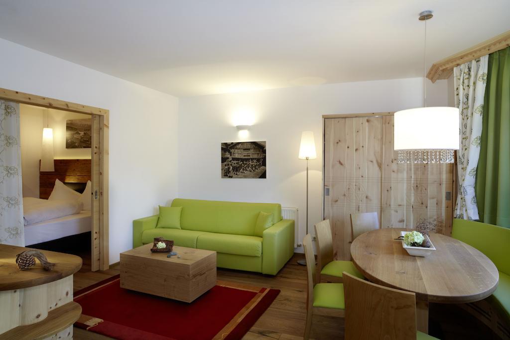 Hotel Am Roemerweg フィス エクステリア 写真