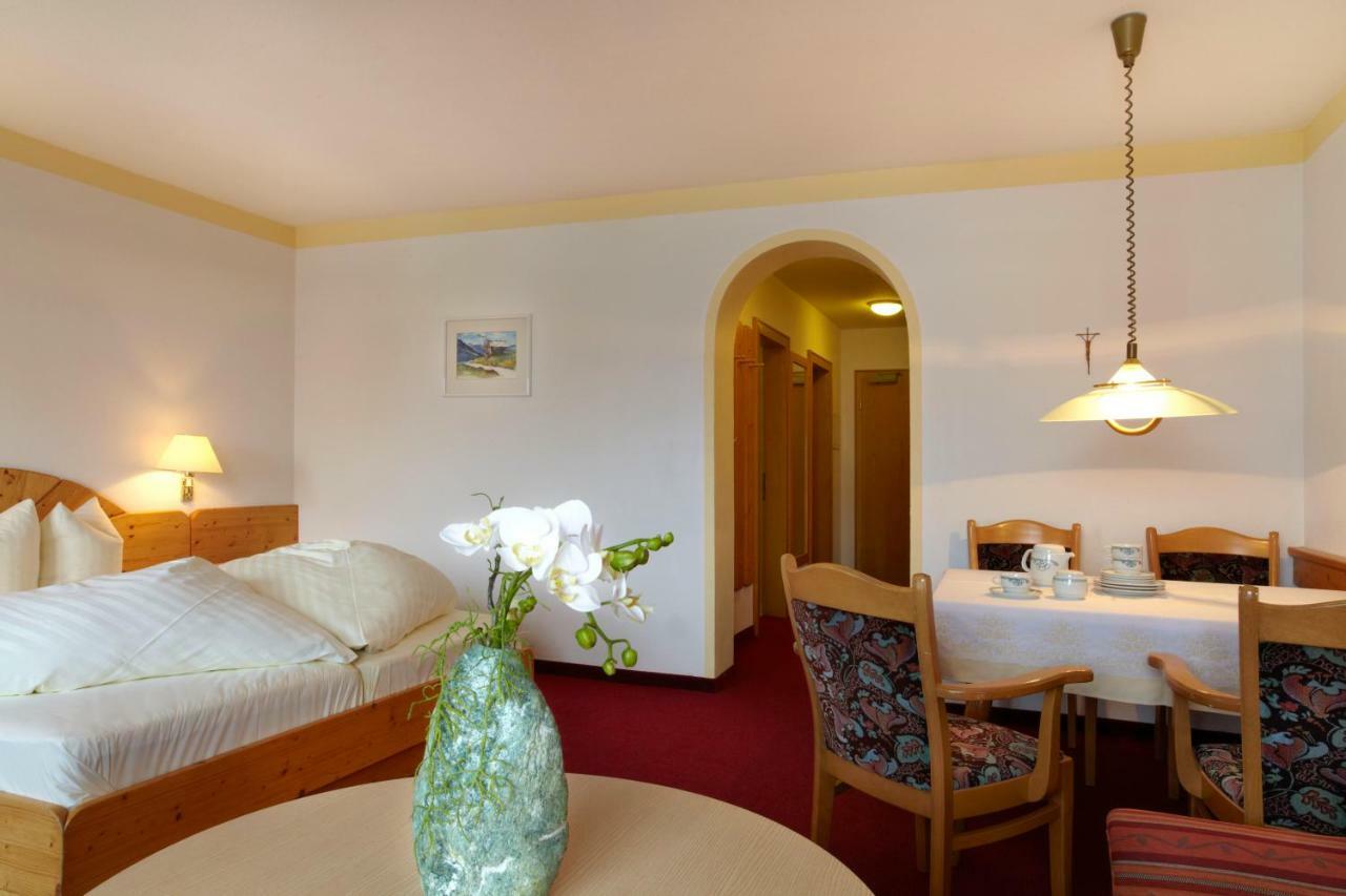 Hotel Am Roemerweg フィス エクステリア 写真